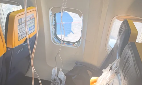 geam spart avion ryan air FOTO X/@FietsenChris