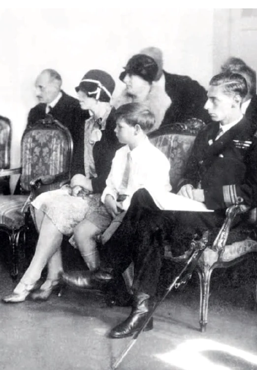 Regele Mihai participă alături de mama sa și Prinţul Nicolae, membru al regenţei, la inaugurarea unui spital pentru copii (1928)