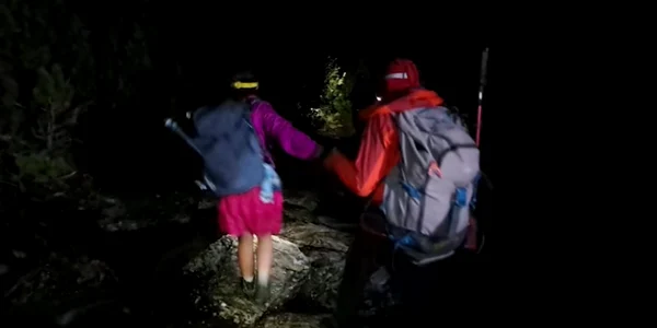 turisti urmariti de urs fagaras captura salavamont  arges png