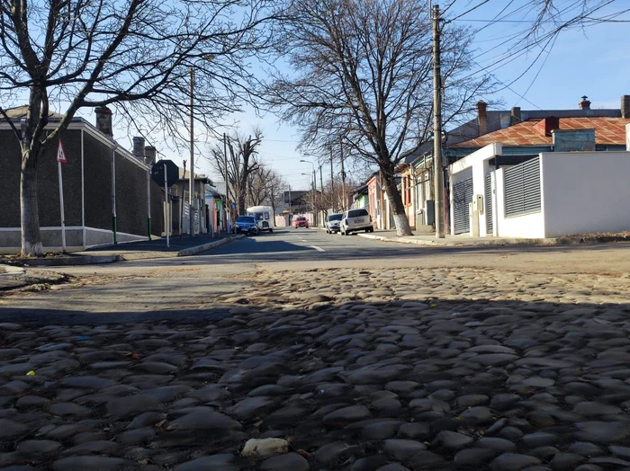 Strada cu piatră cubică FOTO: C. Mazilu