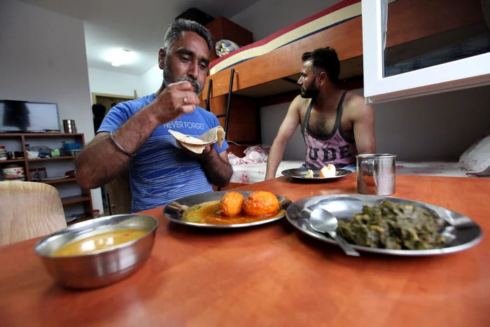 Amritpal nu s-a sfiit să ne arate cu ce poftă mănâncă