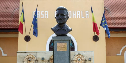 Bust pentru Petrică Moise FOTO Dan Vârtosu