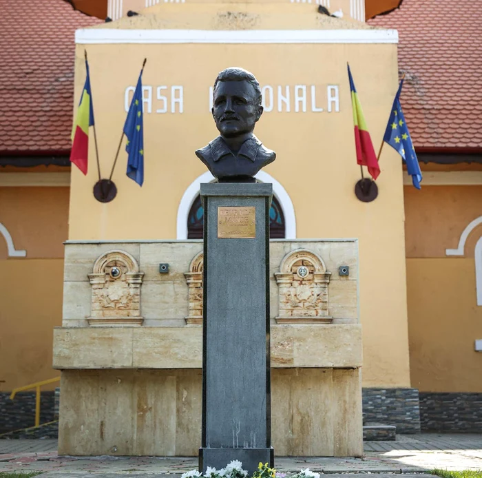 Bustul lui Petrică Moise FOTO Dan Vîrtosu
