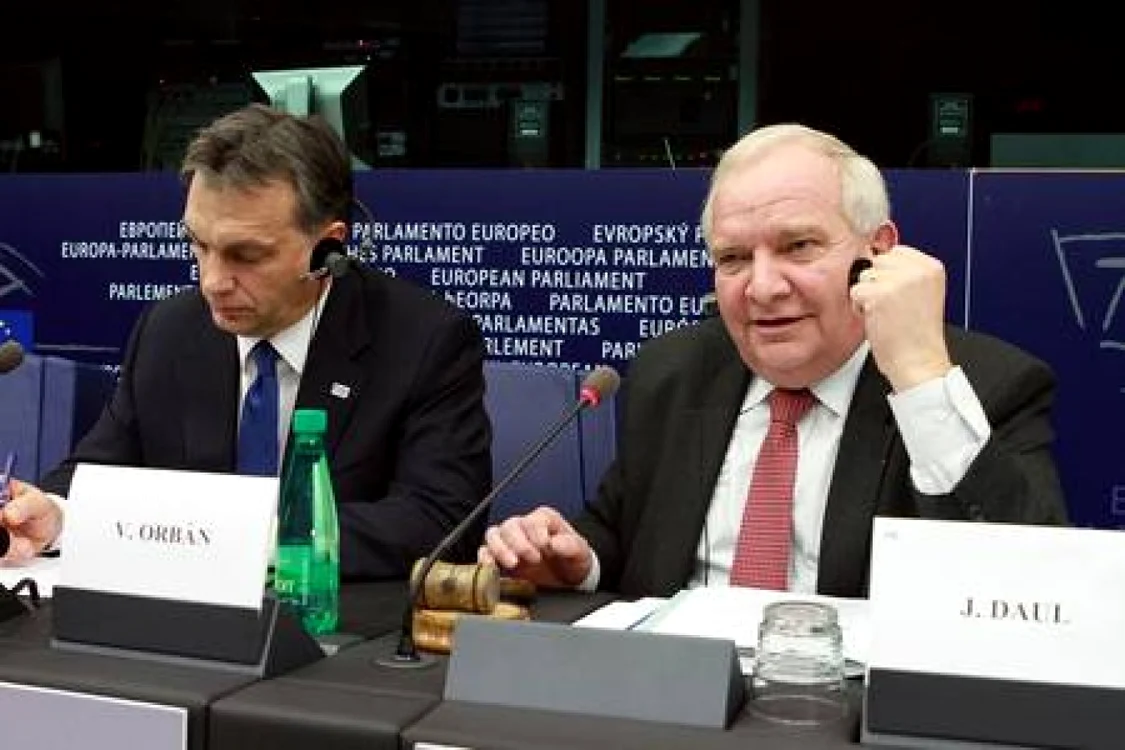 Frăţia FIDESZ- PPE (Joseph Daul, liderul PPE, l-a sprijinit personal în campanie pe Viktor Orban) este o ameninţare directă la adresa integrităţii teritoriale a României