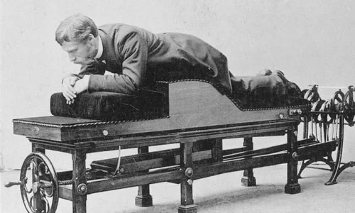 Cum arăta o sală de sport în jurul anului 1800: aparate de fitness sau instrumente de tortură? jpeg