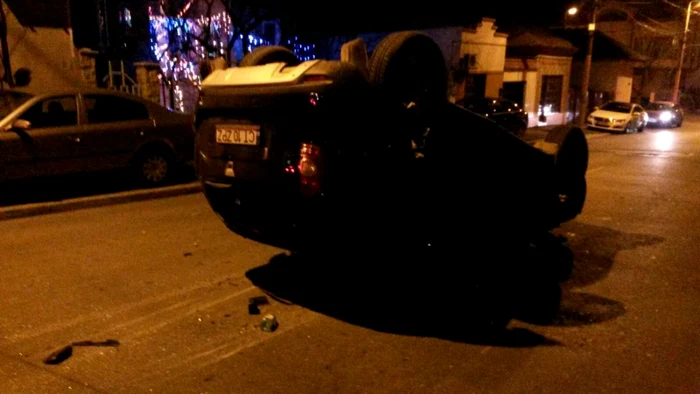 Autoturismul s-a răsturnat FOTO SAJ Constanţa