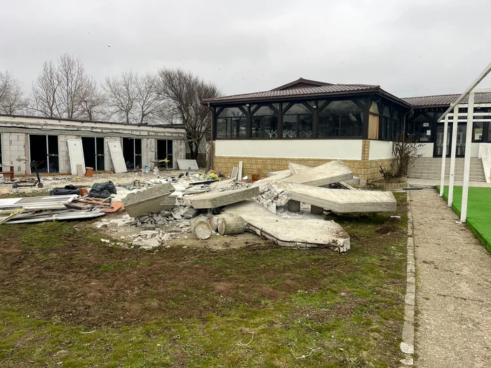 Sculptură demolată SURSA Mugurel Radu Călin 