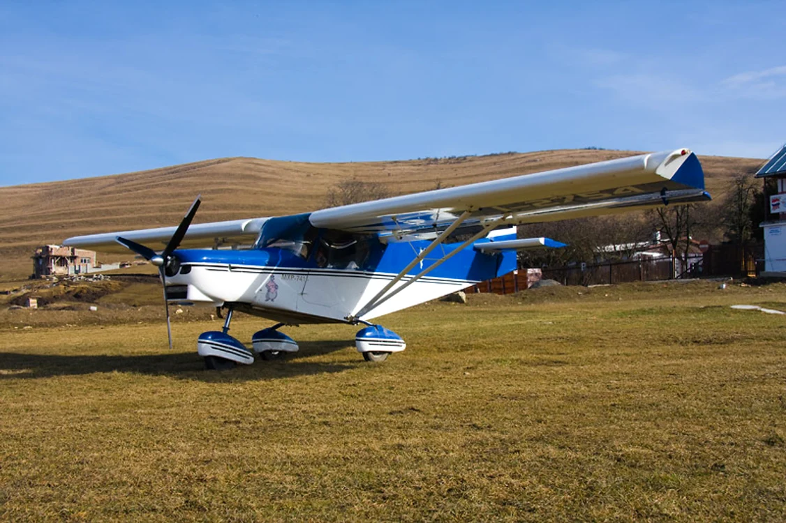 
    Avionul s-a prăbuşit în apropiere de Budapesta  