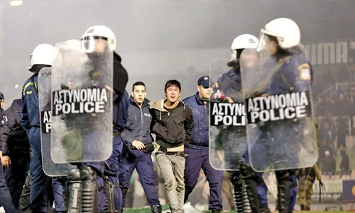 Fanii vinovați au fost  reținuți de poliția elenă  jpeg