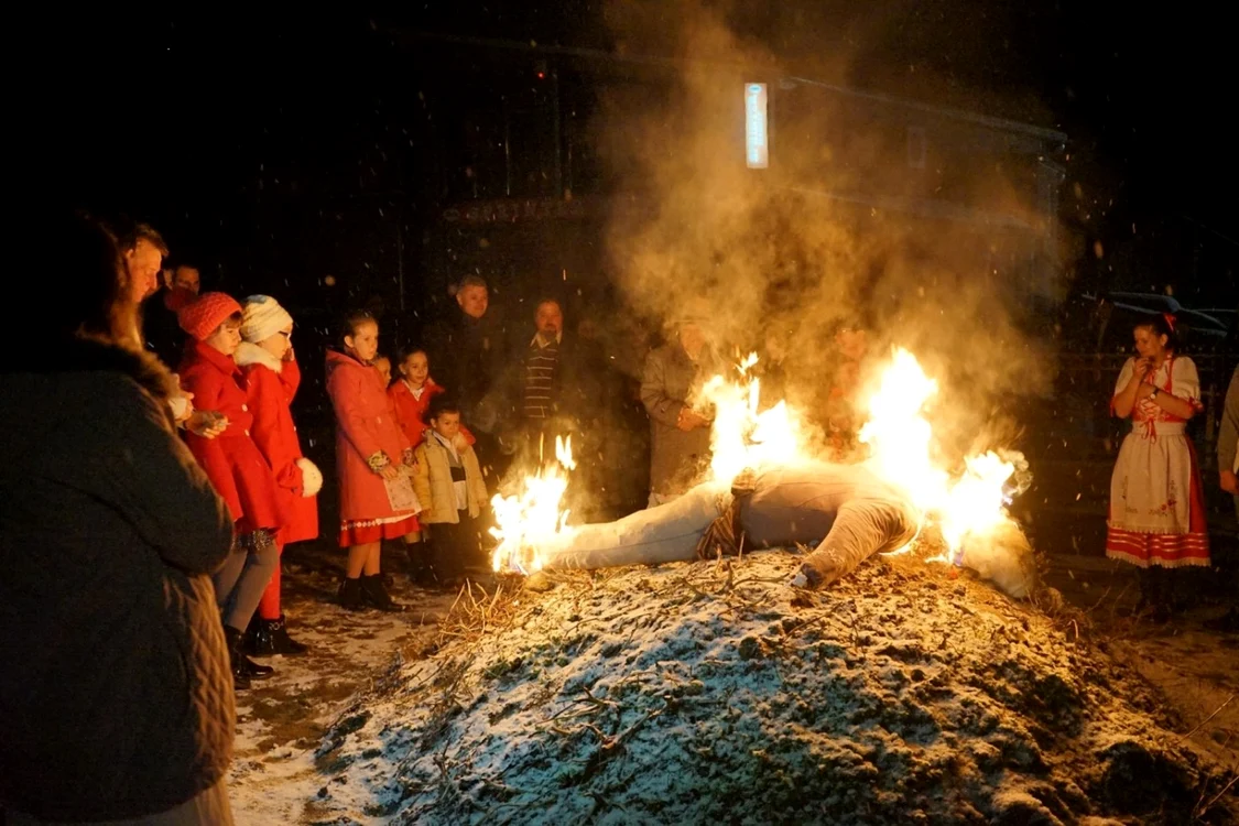 Fărşangul este un obicei de îngropare a iernii Foto: Felician Sătean