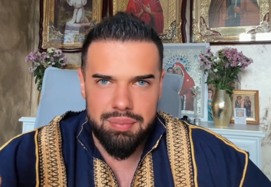 Un tânăr se consideră „maestru spiritual” și vinde pe TikTok icoane care alungă răul. Reacția Bisericii Ortodoxe Române
