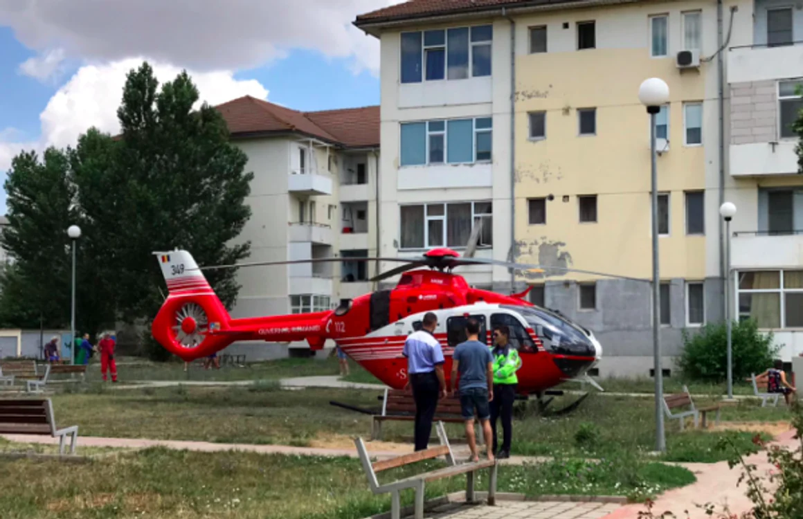 Elicopter SMURD aterizat într-un cartier din Medgidia Sursa SAJ Constanţa