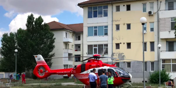 Elicopter SMURD aterizat într-un cartier din Medgidia Sursa SAJ Constanţa