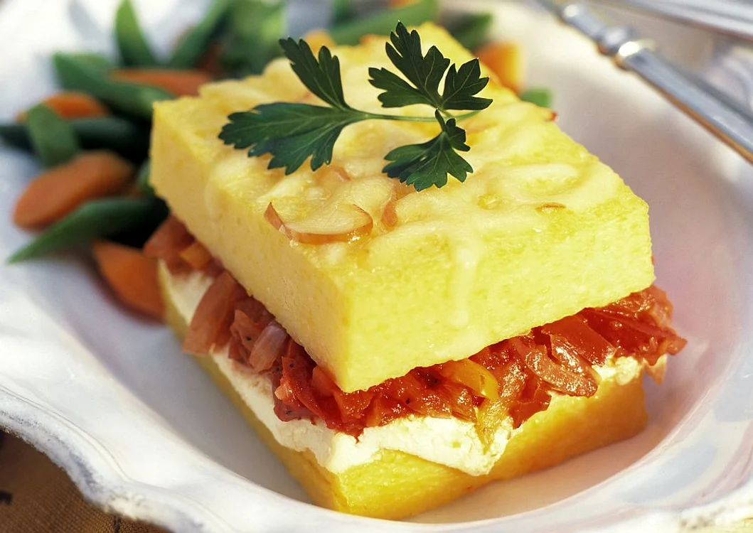 mamaliga cu branza tocanita ceapa jpeg