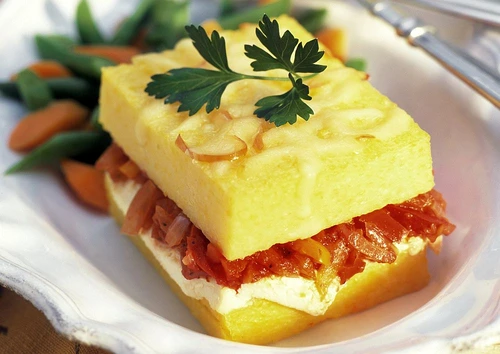 mamaliga cu branza tocanita ceapa jpeg