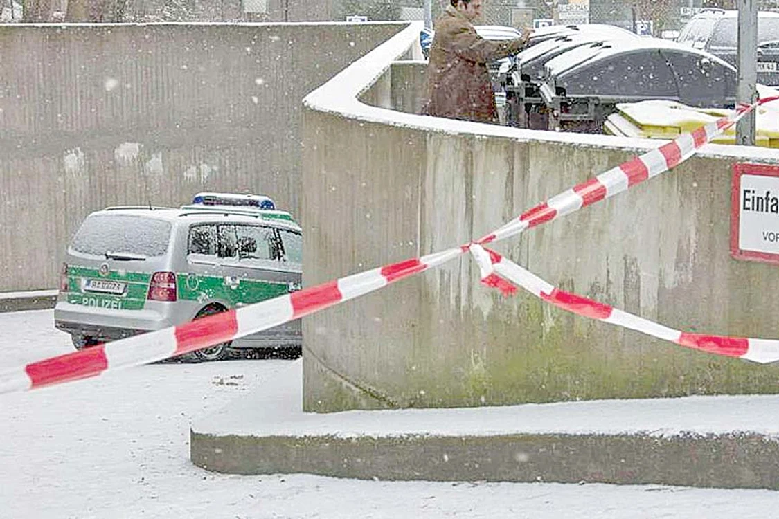 Tunelul construit de hoţi  era căptuşit cu şipci de lemn  şi asigurat să nu se surpe
