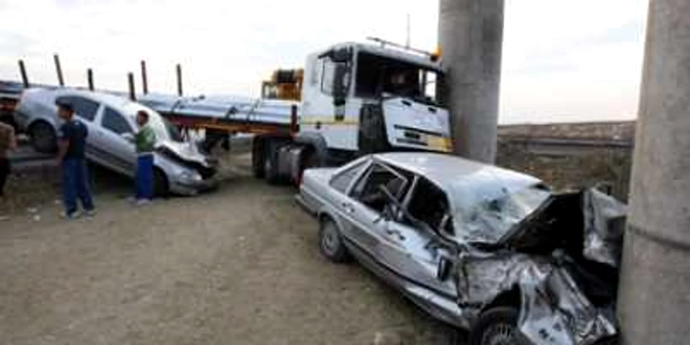 Timişoara: Accident sever pe E 70: un TIR mastodont de 15 tone a măturat două maşini de pe şosea