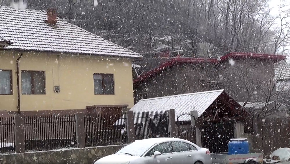 Ninge ca-n povești în zona de munte a județului Buzău. Ce părere au meteorologii VIDEO 