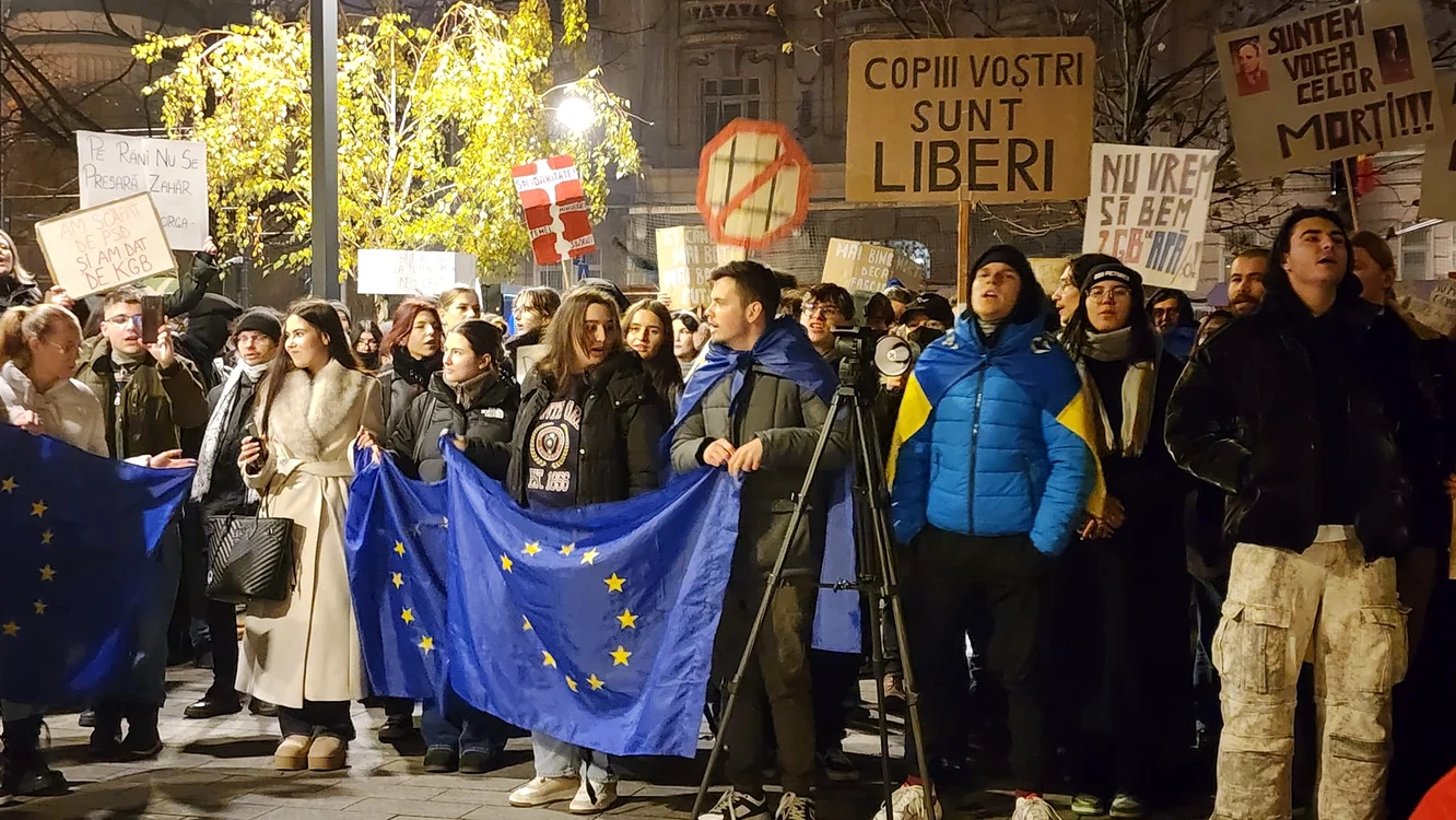 Românii au ieșit în stradă să demonstreze față de extrema dreapta. FOTO: Adevărul