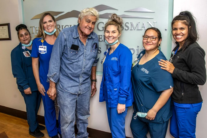 Jay Leno, în momentul externării. foto: Grossman Burn Center
