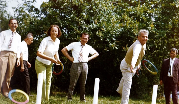 Ion Iliescu, în vacanță alături de Nicolae și Elena Ceaușescu, în vara anului 1976 (© „Fototeca online a comunismului românesc”)
