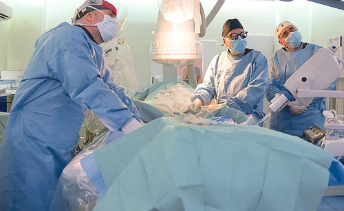 Stentul pe care medicii i l-au montat pacientului a fost fabricat în patru săptămâni. Bărbatul a fost externat ieri