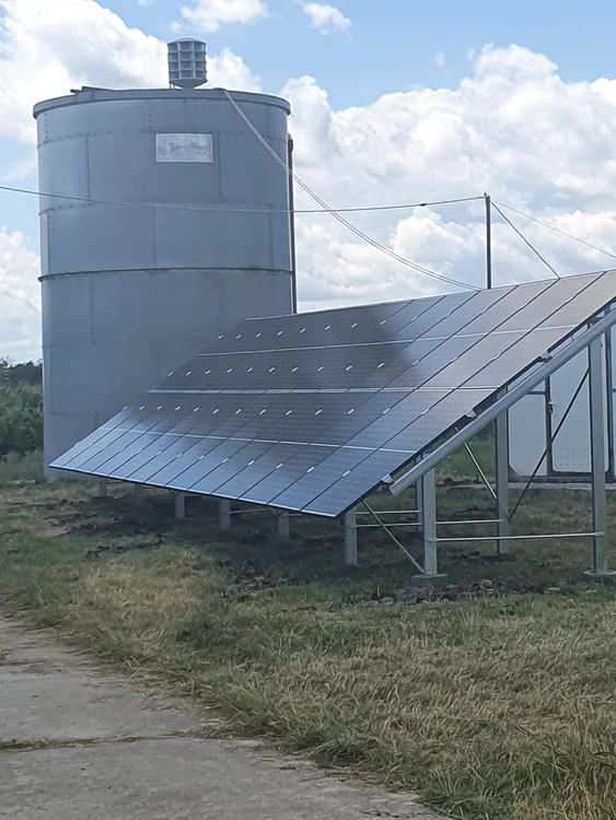 Sistem de panouri solare în comuna Poboru FOTO: Iulian Bărăscu