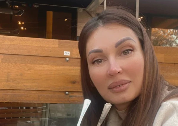 Operațiile estetice au transformat-o pe Nicoleta Luciu. Zici că e mama Antoniei