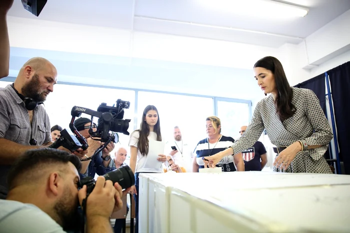 Ținuta purtată de Clotilde Armand 