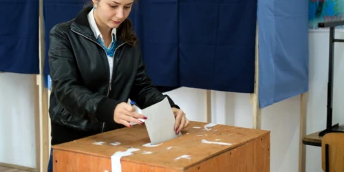 Oameni la urne - vot alegeri FOTO Mediafax