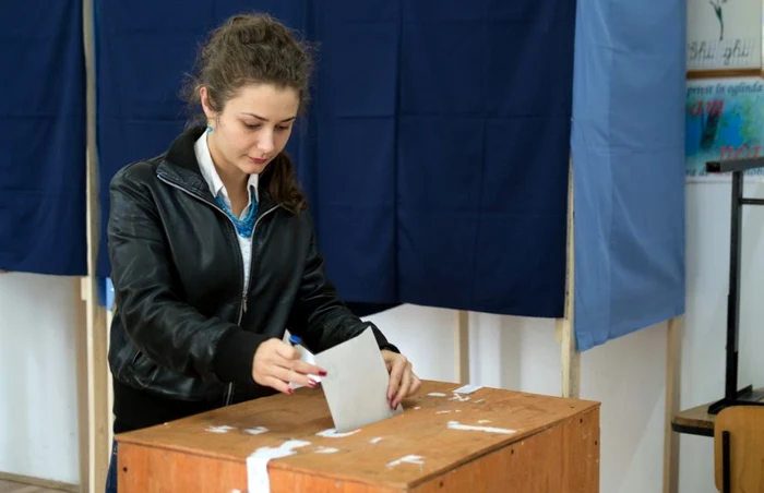 Alegătorii din ţară vor primi trei buletine de vot. Cei din Bucureşti: patru