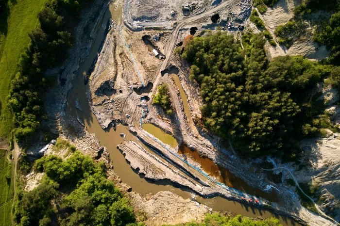 Stare de alertă în Mureș, după ce inundarea Salinei Praid a crescut salinitatea râului Târnava Mică