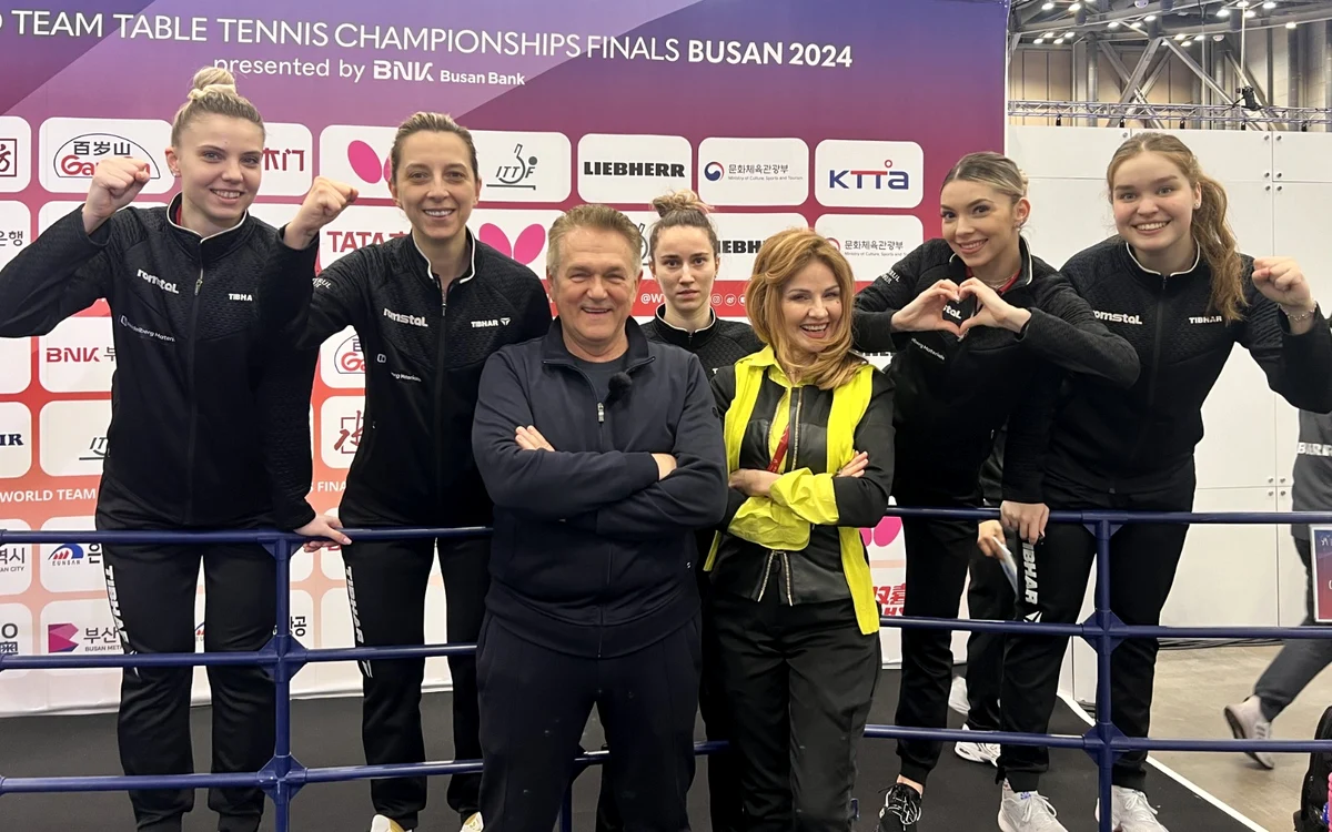Lotul feminin, deplasat la Mondialul de la Busan. FOTO: FRTM