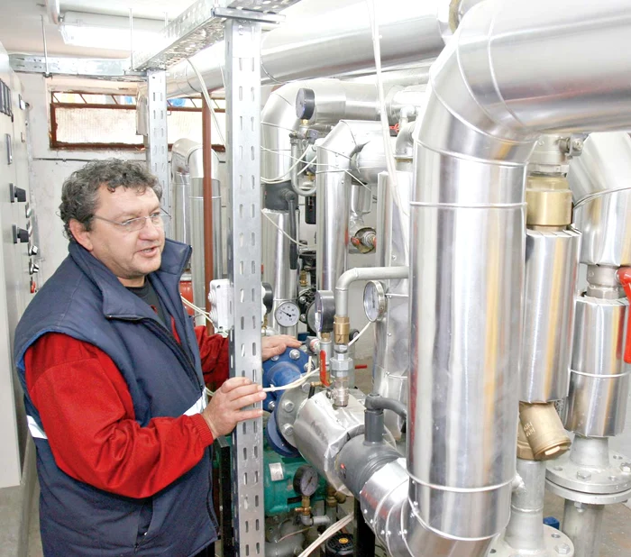 Reprezentanţii Regiei au dat drumul la căldură doar pe bază de semnătură