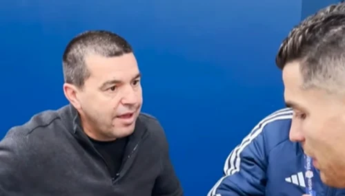 Cosmin Contra l-a rugat pe Cristiano Ronaldo să-i semneze câteva tricouri. Foto Instagram