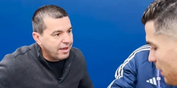 Cosmin Contra l-a rugat pe Cristiano Ronaldo să-i semneze câteva tricouri. Foto Instagram