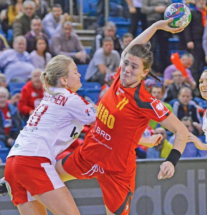 
    România s-a bătut  singură cu UngariaFoto: AP  