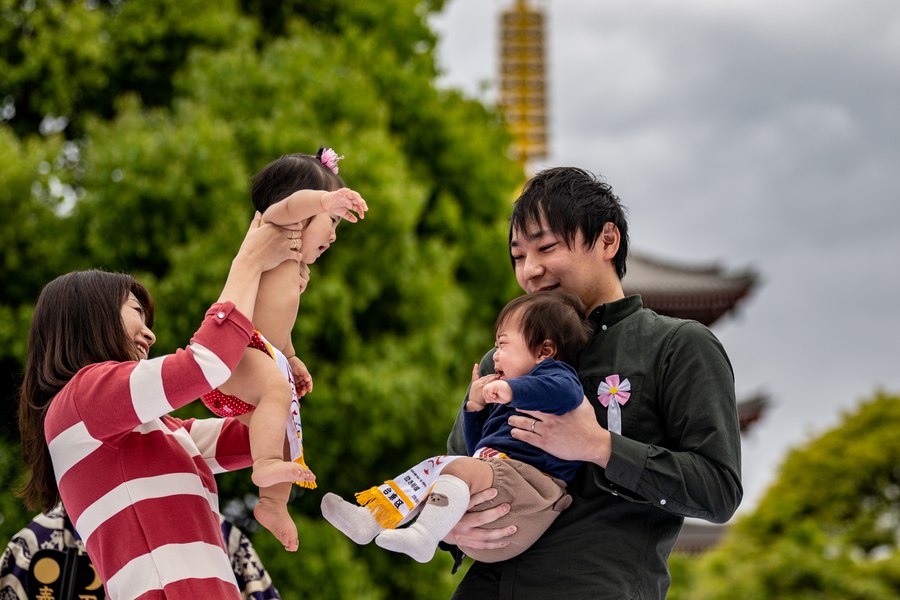 Festivalul japonez „sumo cu bebeluși plângând“ revine pentru prima dată de la pandemie