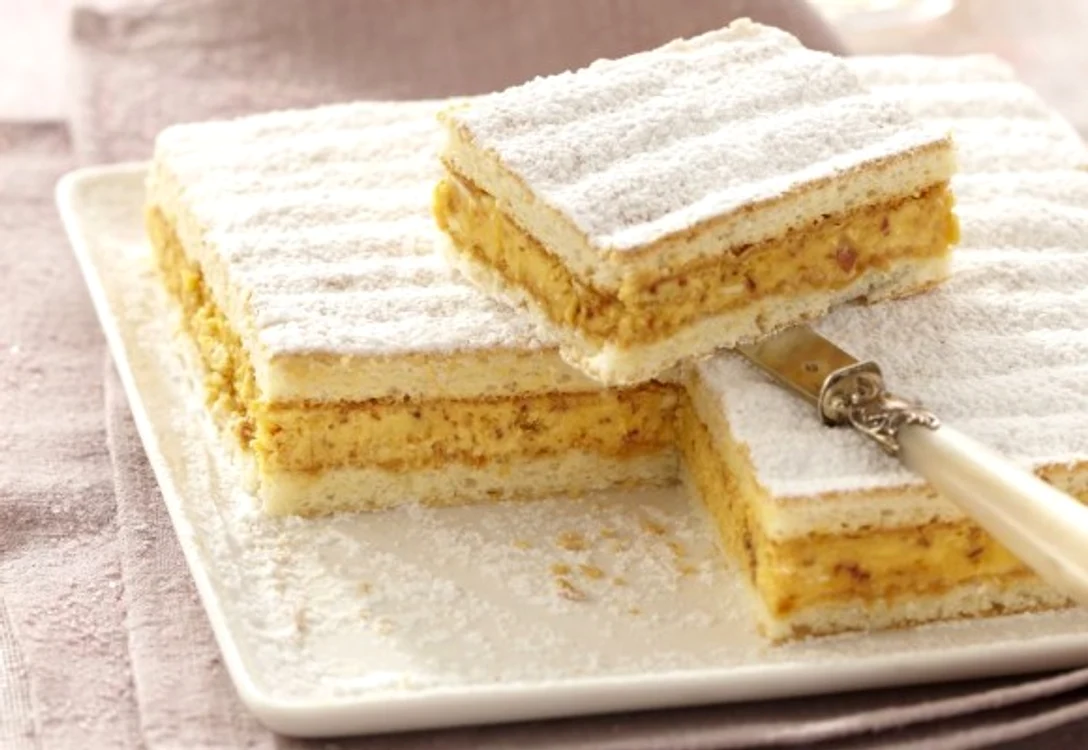 
    O tartă prăjitură cu migdale şi caramel, pentru zilele de vară!clickpoftabuna.ro  