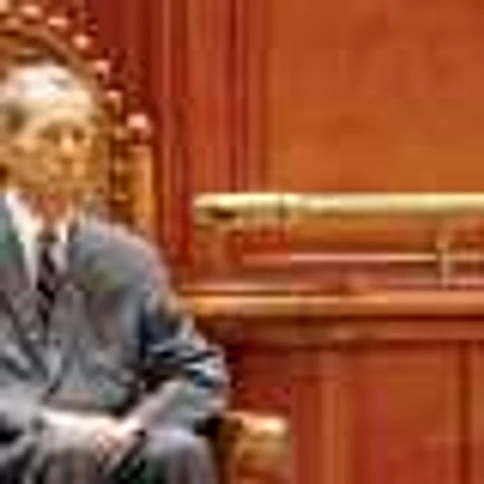 Regele Mihai I (stânga) a contestat la Înalta Curte deciziile prin care Paul de România (dreapta) a obţinut în instanţe declararea tatălui său (Carol-Mircea) ca fiu legitim al Regelui Carol al II-lea
