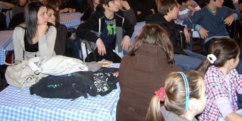 Elevii au vorbit cu poliţiştii despre violenţa în şcoli şi accidentele rutiere