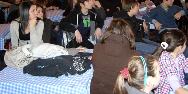 Elevii au vorbit cu poliţiştii despre violenţa în şcoli şi accidentele rutiere