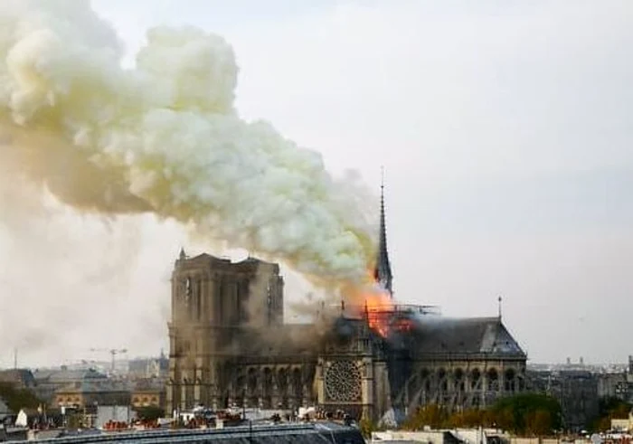 Catedrala Notre Dame din Paris a luat foc