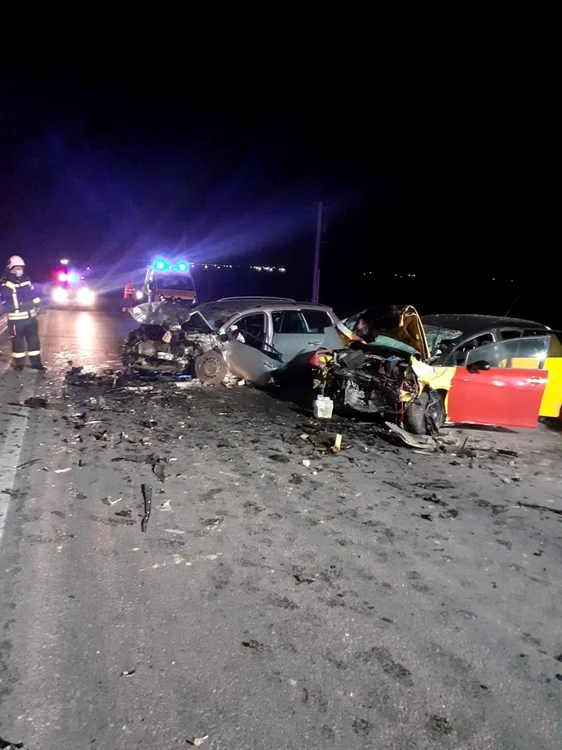 Cinci persoane au fost rănite grav în accident FOTO ISU ialomiţa