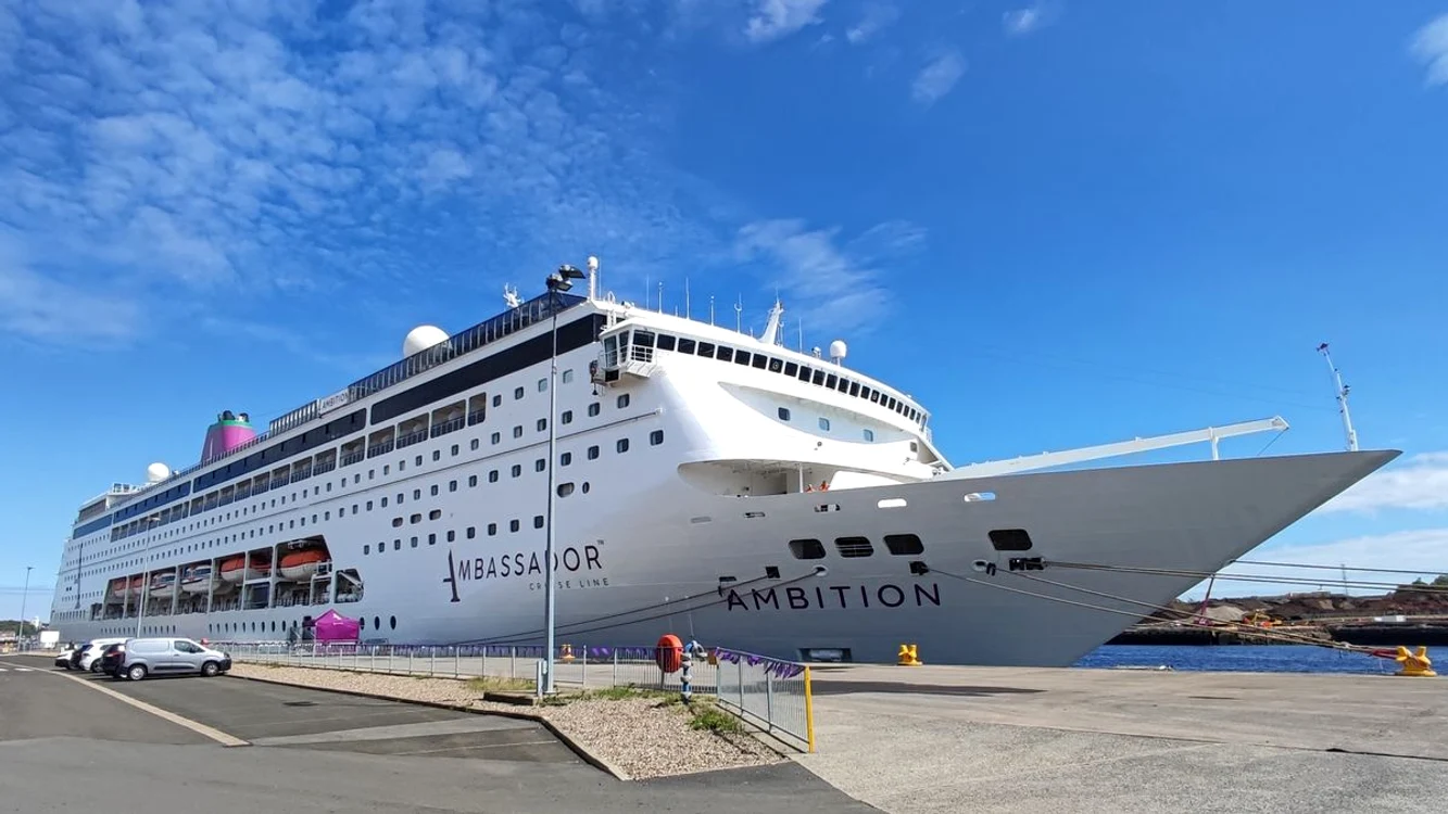 Peste 1.700 de persoane de pe nava de croazieră „MS Ambition”, plasați în carantină. Foto: X/Mirror