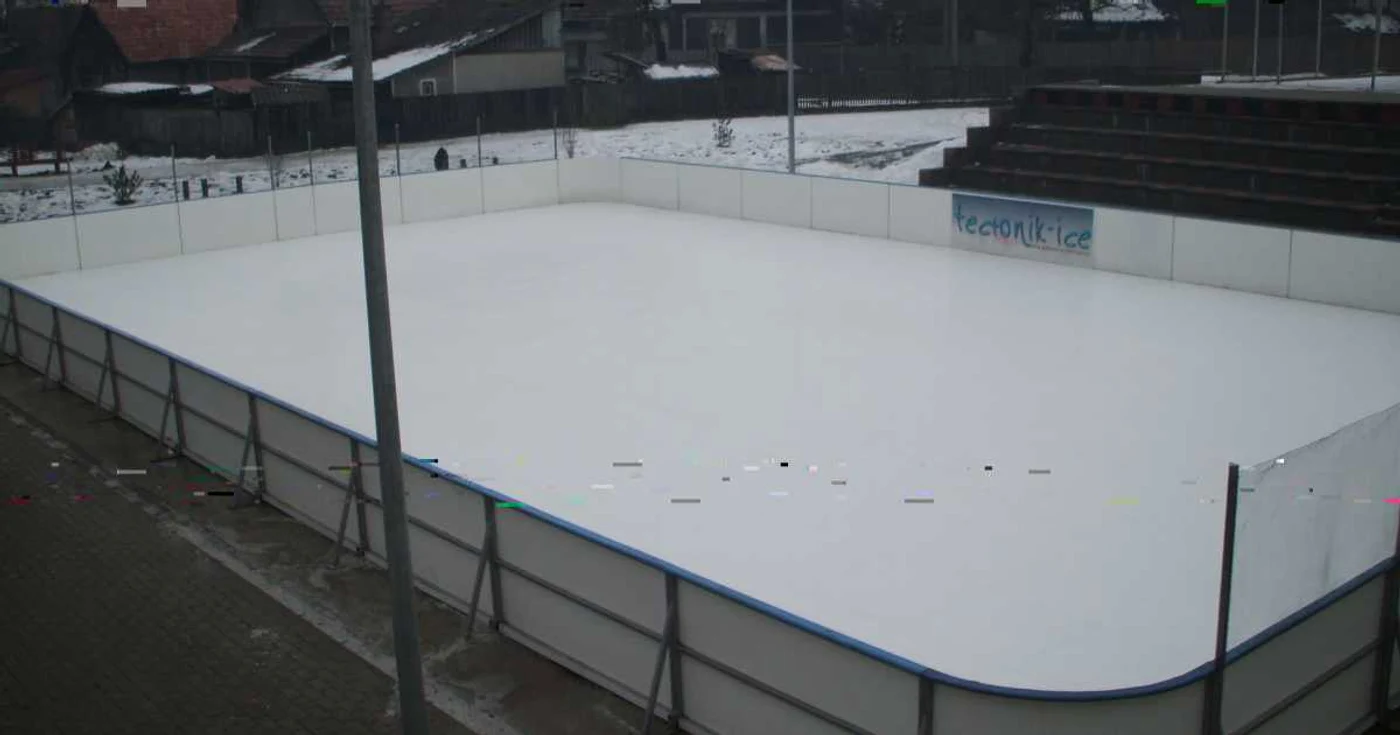 Patinoarul din Zlatna îşi aşteaptă vizitatorii. 
