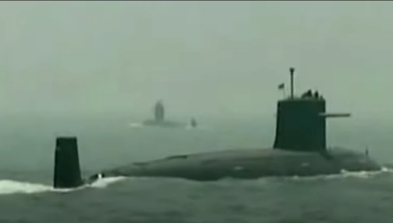 Două submarine din clasa Shang au urmărit portavionul britanic HMS Elizabeth în Marea Chinei de Sud FOTO CAPTURĂ