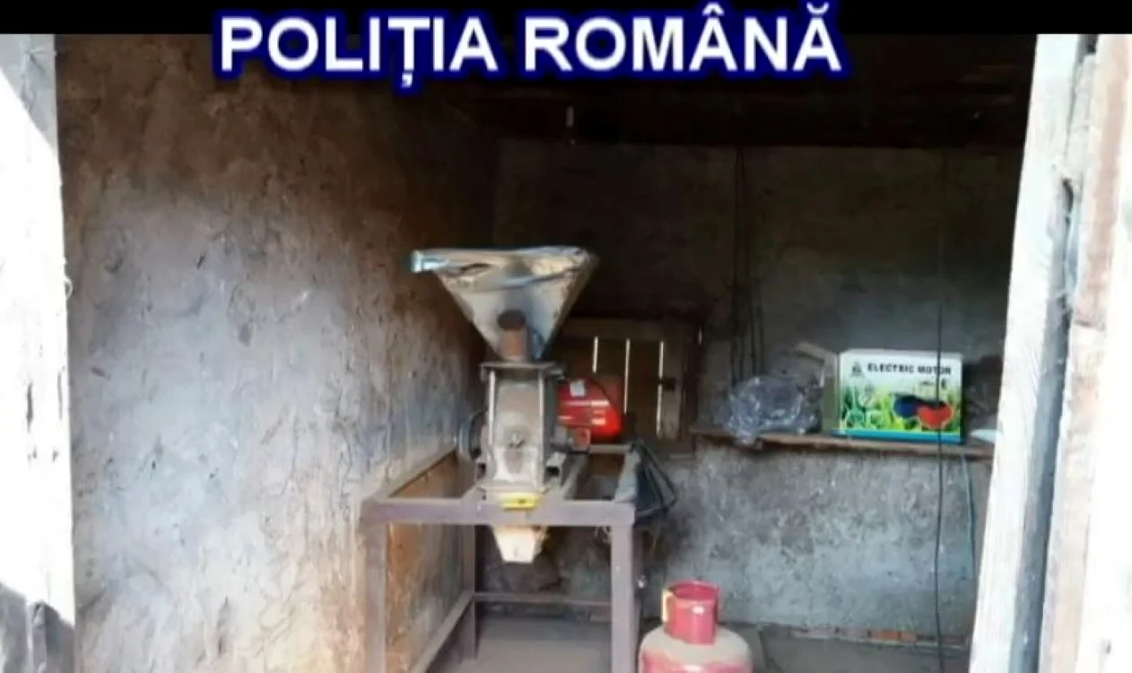Instalaţie folosită la confecţionarea ţigaretelor descoperită de poliţişti