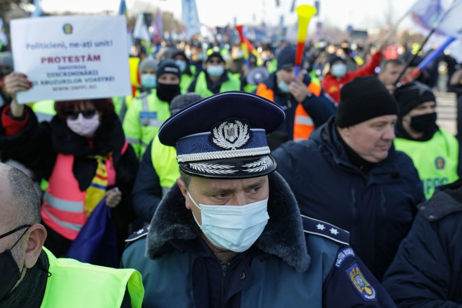 Ordonanța trenuleț declanșează primele proteste. Polițiștii și studenții au ajuns în fața Guvernului