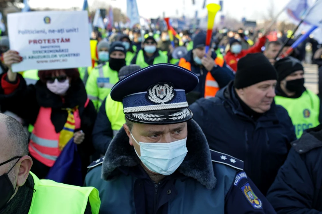 FSANP şi SIDEPOL cataloghează drept "ambiguu, neclar şi incert" mesajul transmis de către Guvern cu privire la aplicarea integrală a legii salarizării unitare FOTO ilustrativă: Inquam Photos / Octav Ganea